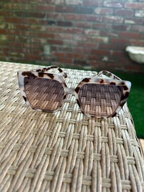 Tortoiseshell Square Frame Sunglasses - Brown Lenses